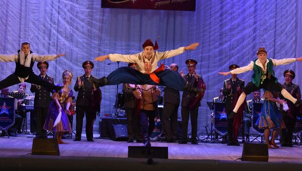 В Душанбе ансамбль ЦВО дал праздничный концерт - Sputnik Таджикистан