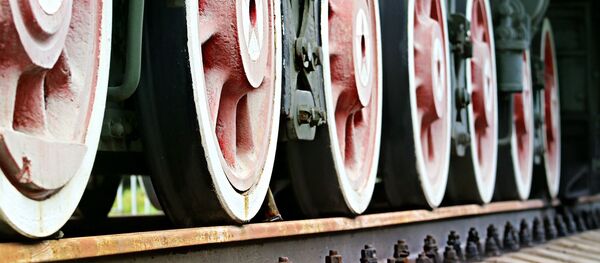 Колеса поезда на рельсах, архивное фото - Sputnik Таджикистан