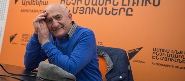 Юрий Мечитов в гостях у радио Sputnik Армения Юрий Мечитов в гостях у радио Sputnik Армения - Sputnik Таджикистан