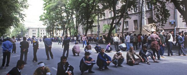 Протестующие на площади Шахидон - Sputnik Таджикистан