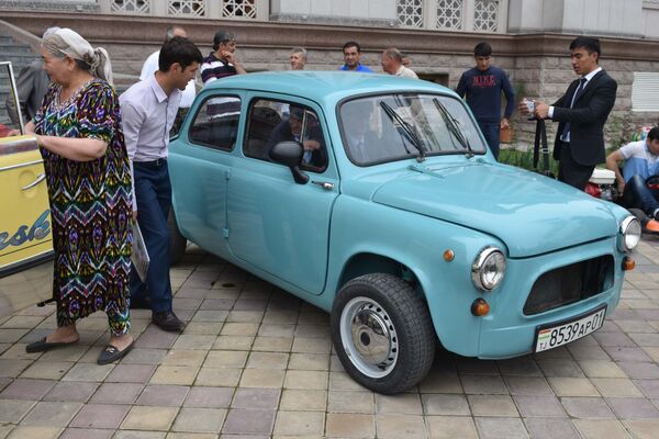 Пятая юбилейная республиканская выставка старинных и раритетных автомобилей в Душанбе-2017, ЗАЗ-965 - Sputnik Таджикистан