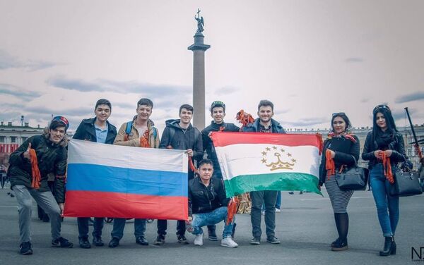 Таджики провели в Санкт-Петербурге акцию Мы воевали вместе! - Sputnik Таджикистан