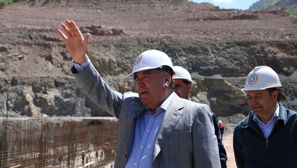 Президент Таджикистана Эмомали Рахмон на стройке Рогунской ГЭС - Sputnik Тоҷикистон