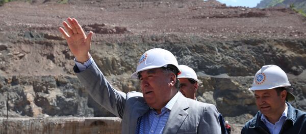 Президент Таджикистана Эмомали Рахмон на стройке Рогунской ГЭС - Sputnik Тоҷикистон