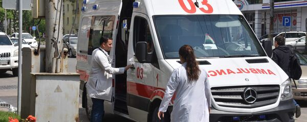 Машина скорой помощи в Таджикистане, архивное фото Машина скорой помощи в Таджикистане, архивное фото - Sputnik Тоҷикистон