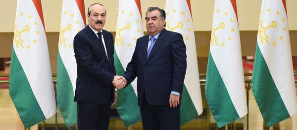 Мулоқоти Эмомалӣ Раҳмон бо раисҷумҳури Доғистон - Sputnik Тоҷикистон