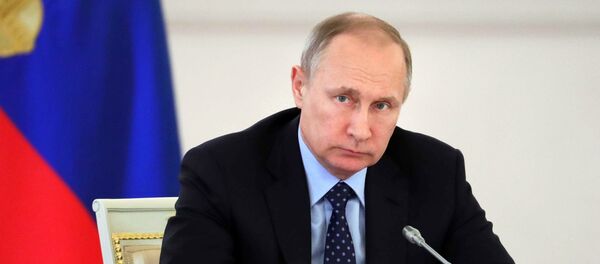 Президент РФ В. Путин провел совместное заседание Госсовета и Комиссии по мониторингу достижения целевых показателей социально-экономического развития страны - Sputnik Тоҷикистон