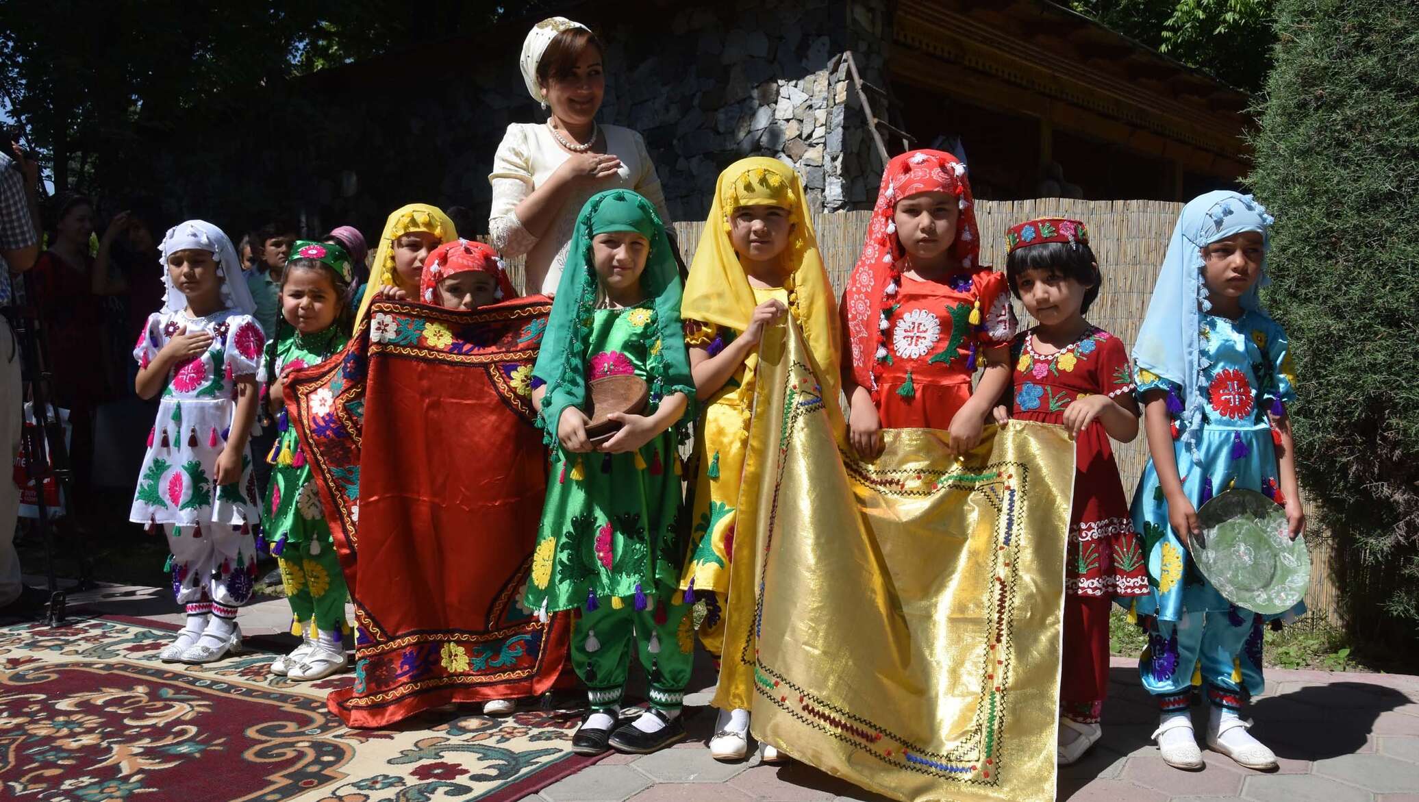 Темы таджикский. Таджикистан традиции и обычаи. Национальные традиции Таджикистана. Обычаи и традиции таджикского народа. Таджикские традиции и обычаи.