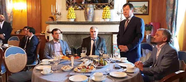 Дидори Рамазон Раҳимзода бо роҳбарони созмонҳои тоҷикон дар Русия Дидори Рамазон Раҳимзода бо роҳбарони созмонҳои тоҷикон дар Русия - Sputnik Тоҷикистон