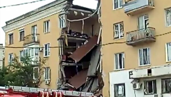 Взрыв обрушил перекрытия четырехэтажного дома в Волгограде - Sputnik Тоҷикистон