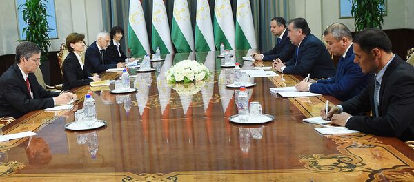 встреча президента РТ Эмомали Рахмона и Регионального директора Всемирного банка по Центральной Азии госпожу Лилии Бурунчук встреча президента РТ Эмомали Рахмона и Регионального директора Всемирного банка по Центральной Азии госпожу Лилии Бурунчук - Sputnik Таджикистан