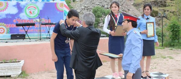 Милисаҳо аз донишомӯзони Варзоб шикаст хурданд - Sputnik Тоҷикистон