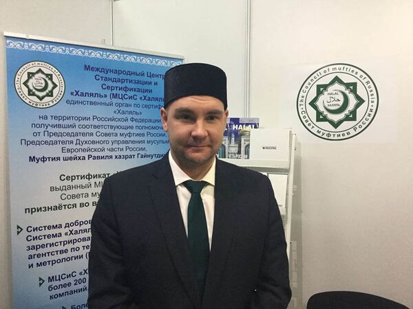 Директор отдела по надзору за соблюдением стандарта Халяль Международного Центра стандартизации и сертификации Халяль Совета муфтиев России Алимджан Галеев Директор отдела по надзору за соблюдением стандарта Халяль Международного Центра стандартизации и сертификации Халяль Совета муфтиев России Алимджан Галеев - Sputnik Таджикистан