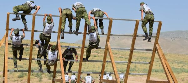 Силовики РФ и Таджикистана на международной Гонки героев в предгорьях Памира - Sputnik Таджикистан