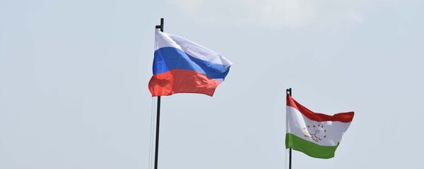 Флаги России и Таджикистана Флаги России и Таджикистана - Sputnik Тоҷикистон