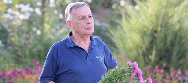 Шоир ва тарҷумони рус Михаил Синелников - Sputnik Тоҷикистон