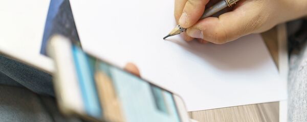 Запись на листе бумаге, архивное фото - Sputnik Тоҷикистон