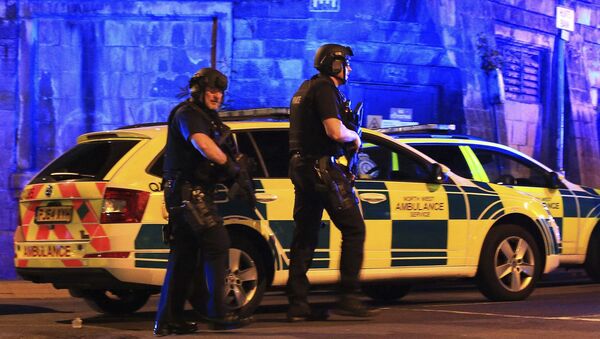 Полиция Британии на месте теракта на стадионе в Манчестере - Sputnik Таджикистан
