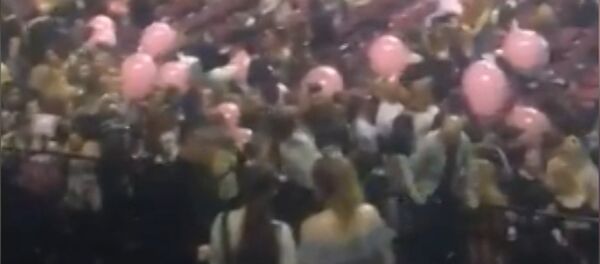 Момент взрыва и первые минуты после теракта на Манчестер Арене Момент взрыва и первые минуты после теракта на Манчестер Арене - Sputnik Таджикистан