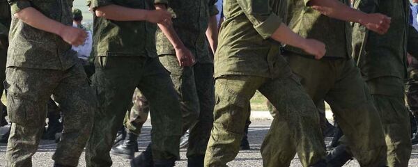 Солдаты маршируют, архивное фото Солдаты маршируют, архивное фото - Sputnik Тоҷикистон