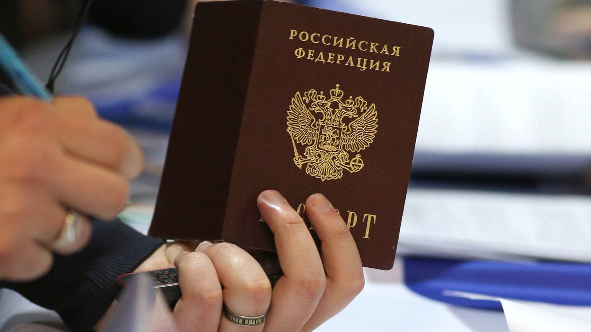 Российский паспорт - Sputnik Тоҷикистон, 1920, 01.02.2021