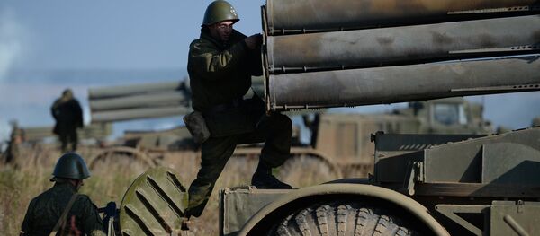 Система залпового огня (РСЗО) Ураган, архивное фото Система залпового огня (РСЗО) Ураган, архивное фото - Sputnik Таджикистан