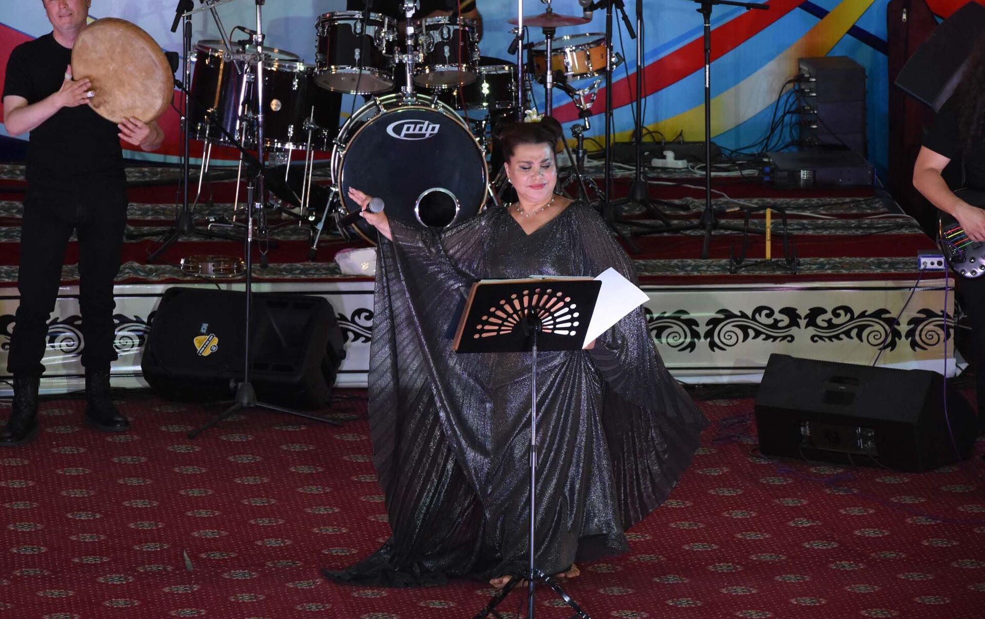 Купить билеты концерт юлдуз. Концерт в Истаравшане. Певица выступает в стадионе Таджикистана.