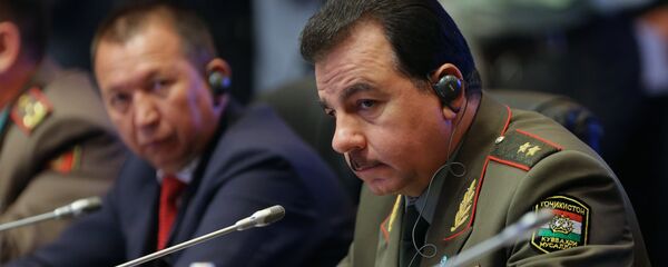 Министр обороны Республики Таджикистан Шерали Мирзо, архивное фото Министр обороны Республики Таджикистан Шерали Мирзо, архивное фото - Sputnik Тоҷикистон