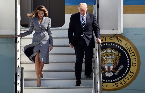 Президент США Дональд Трамп с супругой Меланией Трамп - Sputnik Тоҷикистон