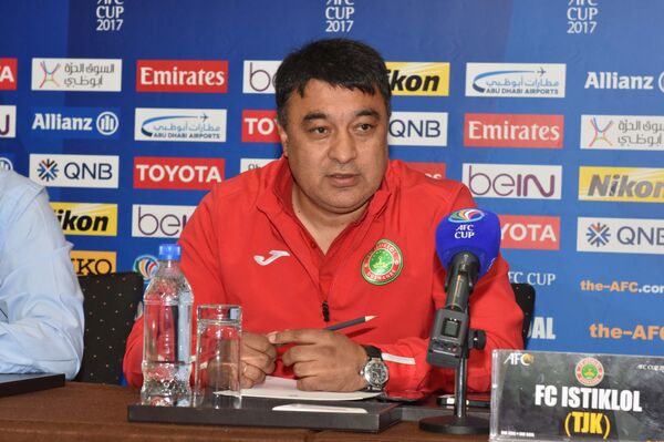 Тренер команды Истиклол Мухсин Мухаммадиев Тренер команды Истиклол Мухсин Мухаммадиев - Sputnik Таджикистан