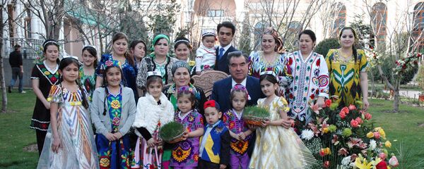 Эмомали Рахмон и его семья, архивное фото - Sputnik Тоҷикистон