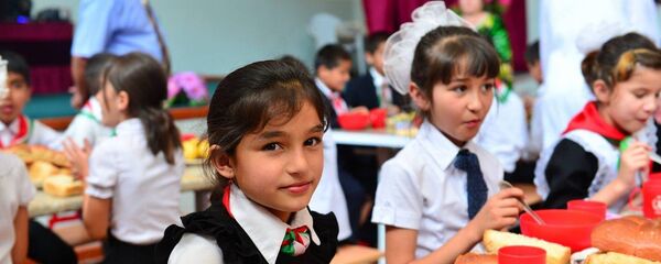 Дети в школьной столовой, архивное фото - Sputnik Тоҷикистон