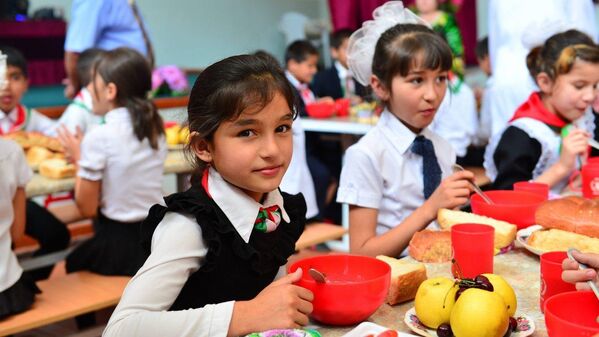 Дети в школьной столовой, архивное фото - Sputnik Таджикистан