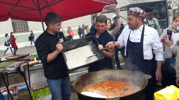 Команда Супер Плов Абдурахмона Раджабова Команда Супер Плов Абдурахмона Раджабова - Sputnik Таджикистан