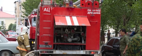 Российские военные в Таджикистане потушили пожар  в жилом доме на окраине Душанбе - Sputnik Тоҷикистон