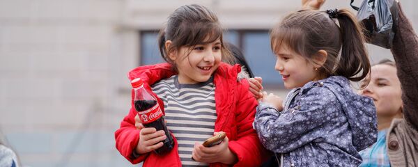 Дети на празднике, архивное фото - Sputnik Тоҷикистон