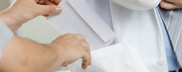 Взятка медику, архивное фото - Sputnik Тоҷикистон