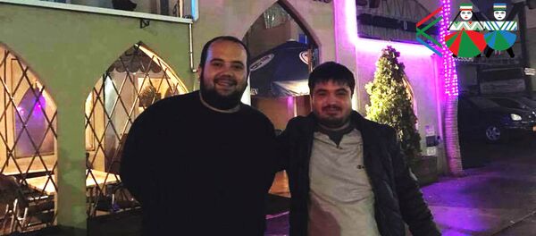 Ахмад и Шерзод в узбекском ресторане Ахмад и Шерзод в узбекском ресторане - Sputnik Таджикистан