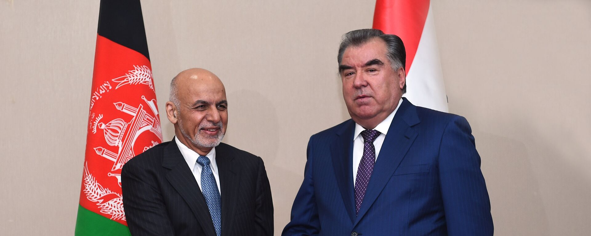 Эмомали Рахмон и Ашраф Гани- президент Афганистана - Sputnik Таджикистан, 1920, 11.02.2021