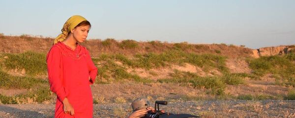 Режиссер Аниса Сабири на съемках, архивное фото - Sputnik Таджикистан