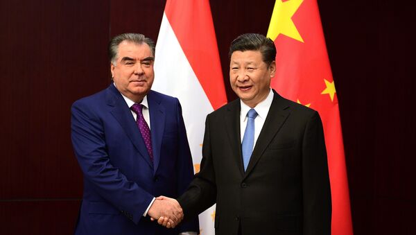 Президент Таджикистана Эмомали Рахмон и председатель КНР Си Цзиньпин - Sputnik Тоҷикистон