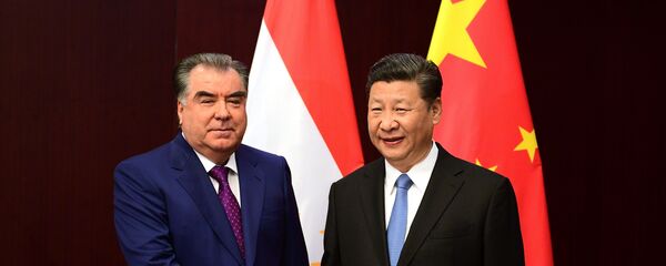 Президент Таджикистана Эмомали Рахмон и председатель КНР Си Цзиньпин - Sputnik Тоҷикистон