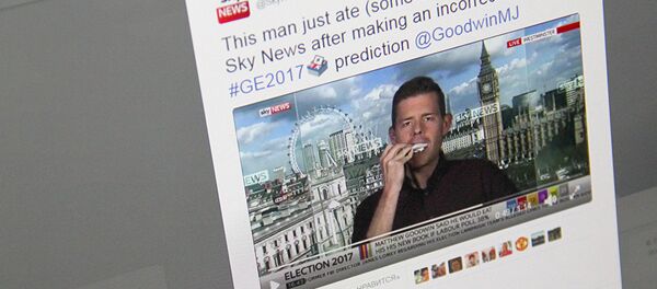 Коршиноси англис Мэтю Гудвин дар барномаи телевизионӣ Коршиноси англис Мэтю Гудвин дар барномаи телевизионӣ - Sputnik Тоҷикистон