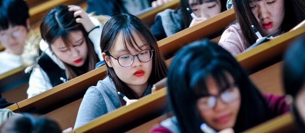 Студенты во время лекции - Sputnik Таджикистан