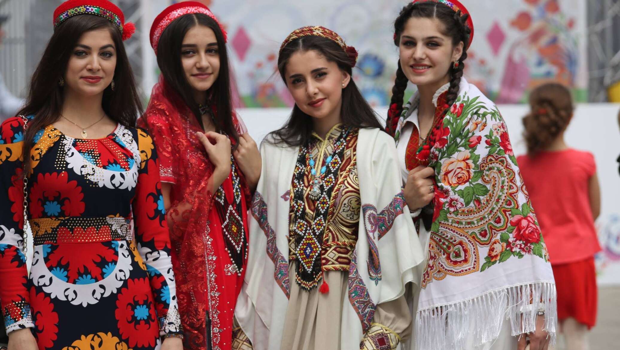 Таджики какой национальности. Таджикистан Памирцы народ. Памирец нация. Памирские народы народы Таджикистана. Национальная одежда памирские Таджикистана.