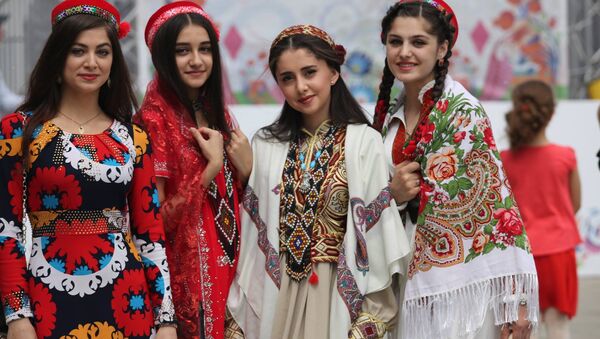 Таджики отметили в Москве День России - Sputnik Таджикистан