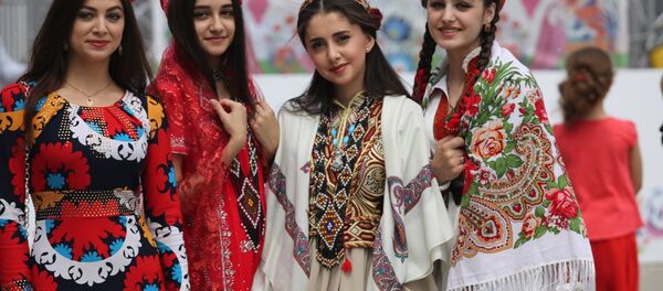 Таджики отметили в Москве День России - Sputnik Тоҷикистон