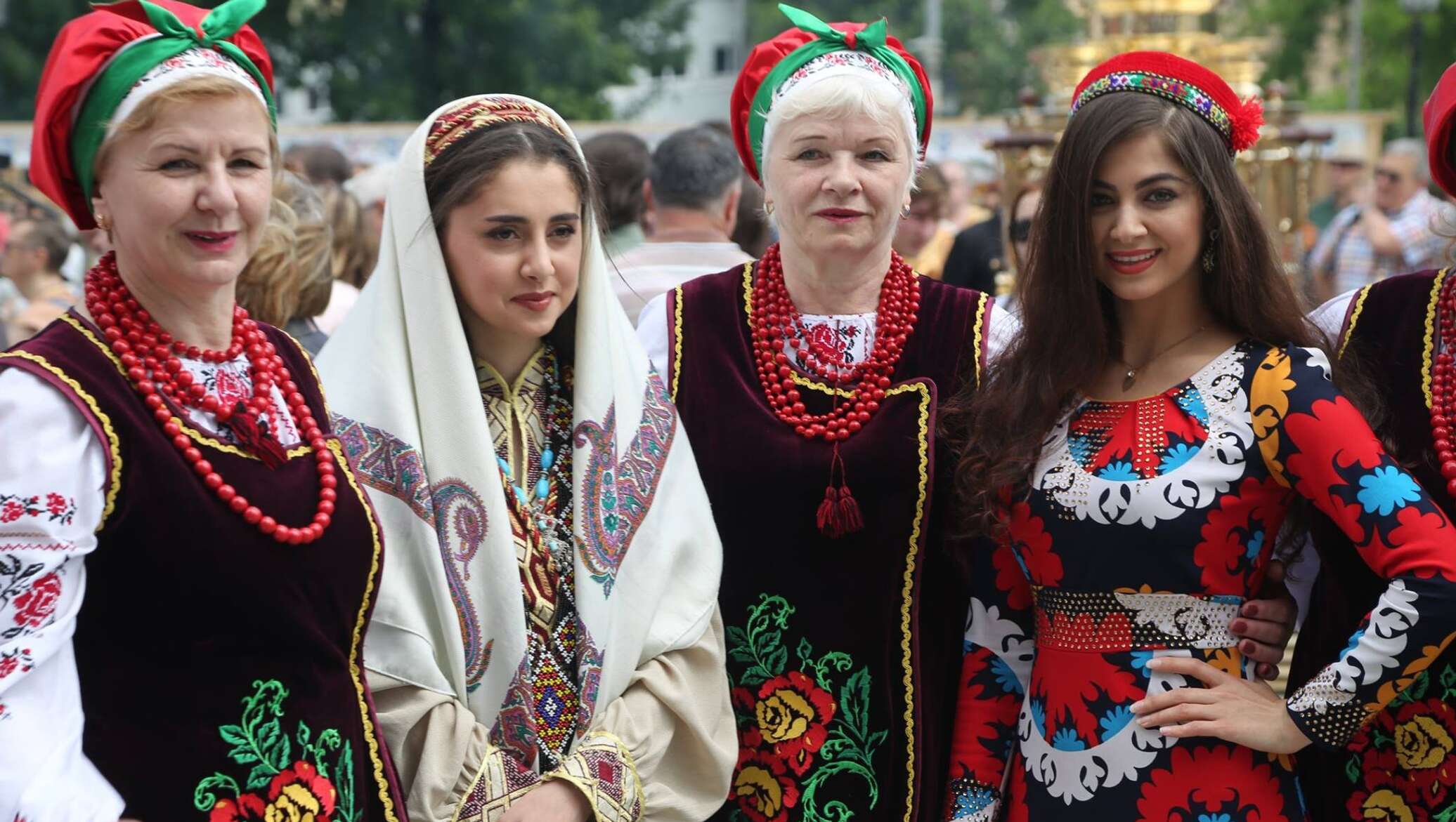 Как относятся к таджикам в россии