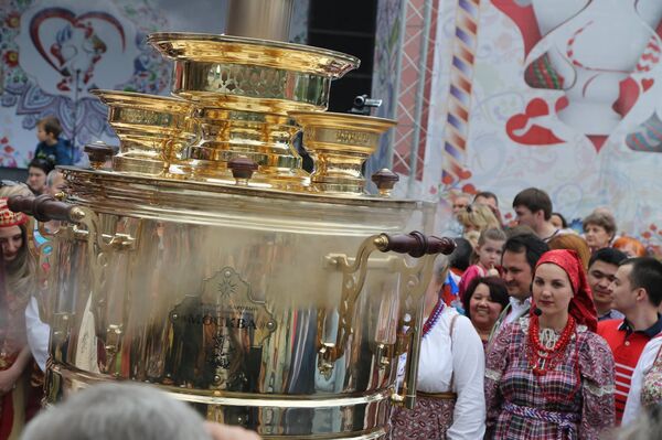 Таджики отметили в Москве День России Таджики отметили в Москве День России - Sputnik Тоҷикистон