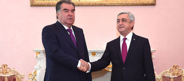 Президент РТ вместе с президентом Армении - Sputnik Тоҷикистон